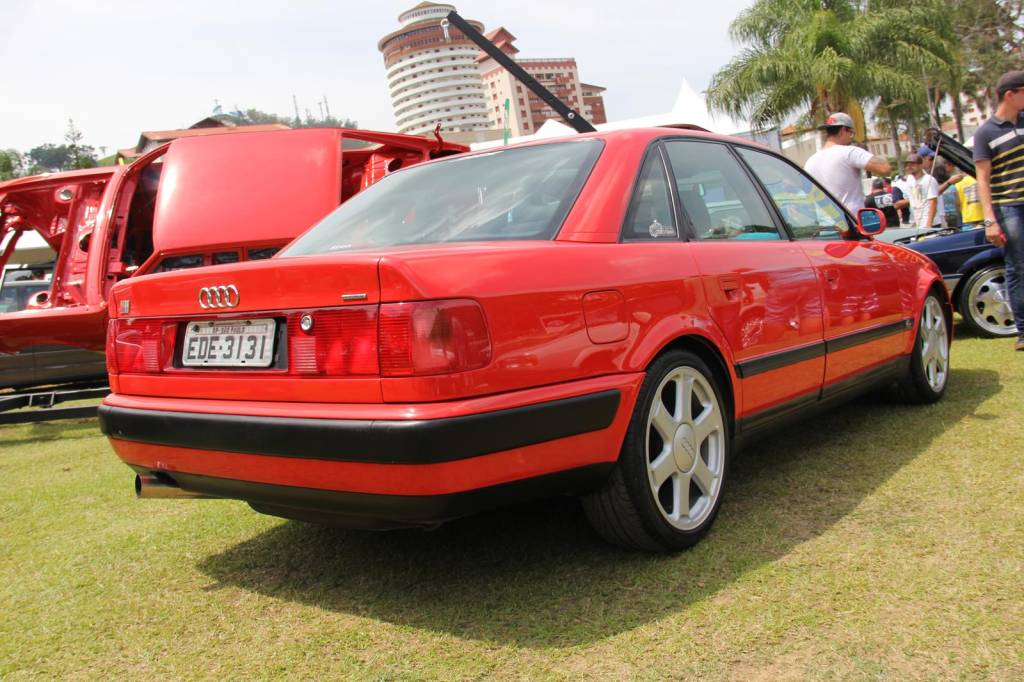 Derivado do Audi 80, o S2 Sedan tinha motor 2.2 turbo de 230 cv em 1994
