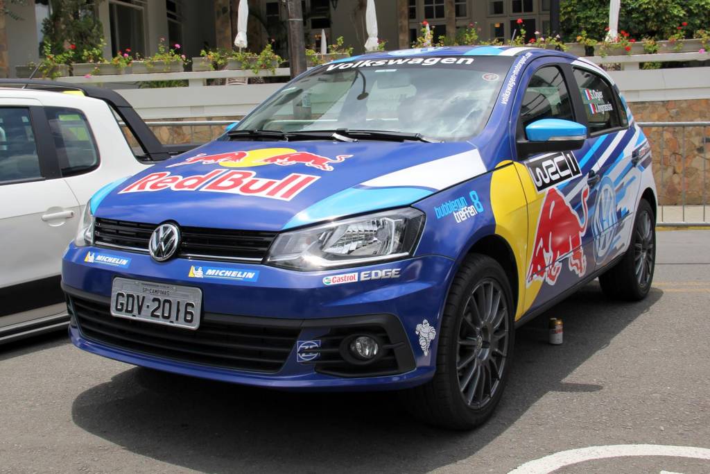Gol personalizado pela Volkswagen se passa facilmente pelo Polo do WRC