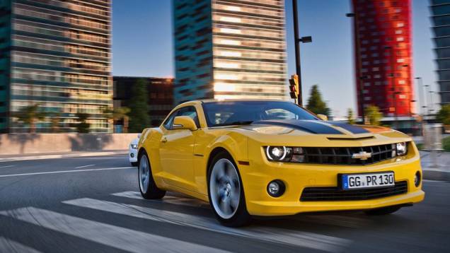 Carro ganhou espelhos retrovisores maiores | <a href="https://quatrorodas.abril.com.br/noticias/chevrolet-camaro-chega-europa-305036_p.shtml" rel="migration">Leia mais</a> Carro ganhou espelhos retrovisores maiores | <a href="https://quatrorodas.abril.com.br/noticias/chevrolet-camaro-chega-europa-305036_p.shtml" rel="migration">Leia mais</a>