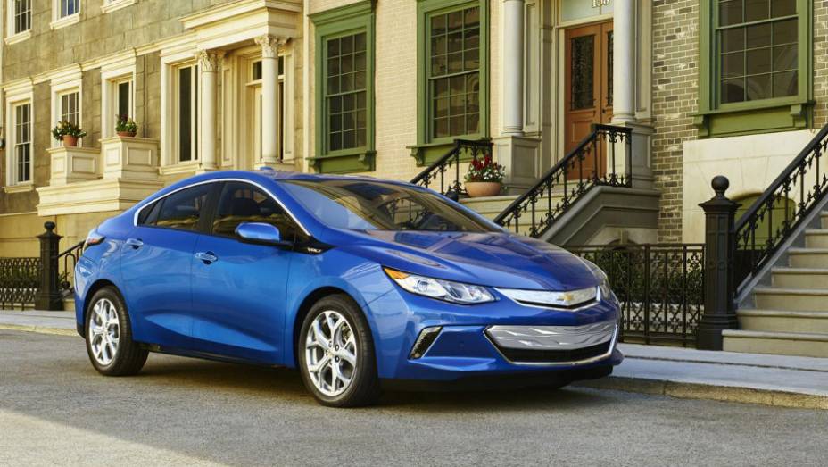 Chevrolet Volt 2016 sofreu mudanças na dianteira e também no interior | <a href="https://quatrorodas.abril.com.br/noticias/saloes/detroit-2015/chevrolet-mostra-volt-2016-salao-detroit-824360.shtml" rel="migration">Leia mais</a>