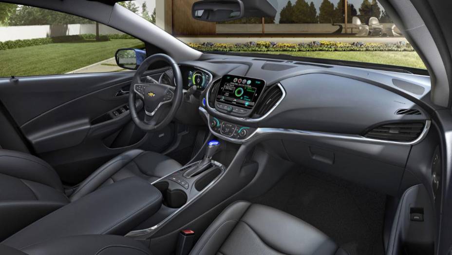 Nova configuração da cabine com bancos maiores e acolchoados oferece espaço para quatro pessoas | <a href="https://quatrorodas.abril.com.br/noticias/saloes/detroit-2015/chevrolet-mostra-volt-2016-salao-detroit-824360.shtml" rel="migration">Leia mais</a>