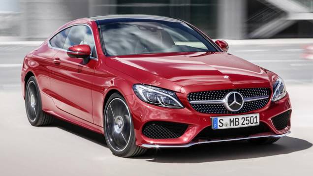 Carro está 95 mm maior, 44 mm mais largo e com entre-eixos 80 mm mais longo, tudo para melhorar o conforto dos ocupantes | <a href="https://quatrorodas.abril.com.br/noticias/fabricantes/mercedes-revela-nova-classe-c-coupe-2016-896020.shtml" rel="migration">Leia mais</a> Carro está 95 mm maior, 44 mm mais largo e com entre-eixos 80 mm mais longo, tudo para melhorar o conforto dos ocupantes | <a href="https://quatrorodas.abril.com.br/noticias/fabricantes/mercedes-revela-nova-classe-c-coupe-2016-896020.shtml" rel="migration">Leia mais</a>