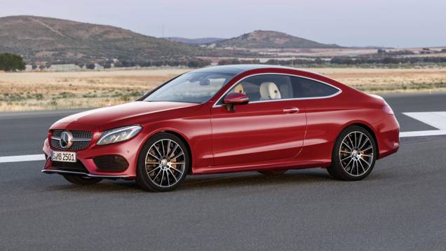 Na gama de motores existem opções movidas a gasolina e a diesel | <a href="https://quatrorodas.abril.com.br/noticias/fabricantes/mercedes-revela-nova-classe-c-coupe-2016-896020.shtml" rel="migration">Leia mais</a>