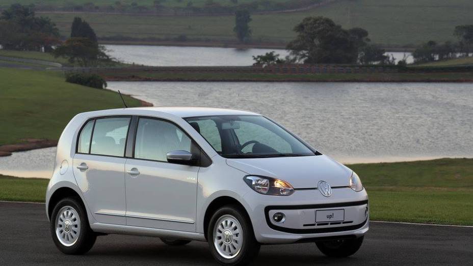 Volkswagen Up! obteve consumo urbano de 9,1 km/l com etanol e 13,2 km/l com gasolina. Em percurso rodoviário, os números sobem para 9,9 km/l e 14,3 km/l | <a href="%20https://quatrorodas.abril.com.br/noticias/fabricantes/inmetro-divulga-carros-mais-economico" rel="migration"></a>