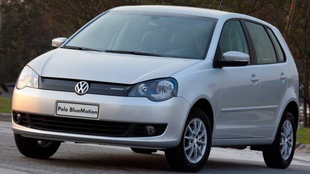 VW Polo Bluemotion: consumo urbano (A): 7.4 km/l | consumo rodoviário (A): 10,5 km/l | urbano (G): 10,8 km/l | rodoviário (G): 15,0 km/l | <a href="%20https://quatrorodas.abril.com.br/noticias/fabricantes/inmetro-divulga-carros-mais-economicos-ou-beber" rel="migration"></a>