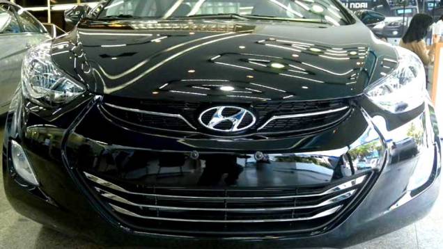 Hyundai Elantra | <a href="https://quatrorodas.abril.com.br/noticias/veloster-elantra-ja-estao-venda-concessionarias-hyundai-303518_p.shtml" rel="migration">Leia mais</a>