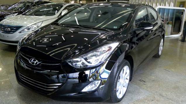 Hyundai Elantra | <a href="https://quatrorodas.abril.com.br/noticias/veloster-elantra-ja-estao-venda-concessionarias-hyundai-303518_p.shtml" rel="migration">Leia mais</a>