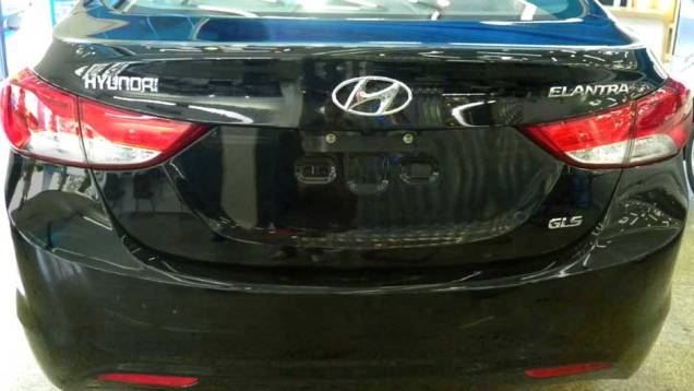 Hyundai Elantra | <a href="https://quatrorodas.abril.com.br/noticias/veloster-elantra-ja-estao-venda-concessionarias-hyundai-303518_p.shtml" rel="migration">Leia mais</a> Hyundai Elantra | <a href="https://quatrorodas.abril.com.br/noticias/veloster-elantra-ja-estao-venda-concessionarias-hyundai-303518_p.shtml" rel="migration">Leia mais</a>