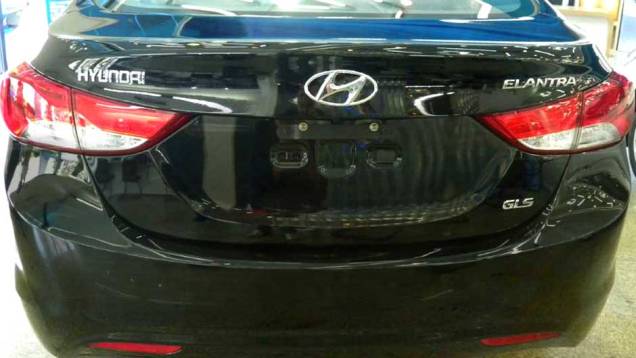 Hyundai Elantra | <a href="https://quatrorodas.abril.com.br/noticias/veloster-elantra-ja-estao-venda-concessionarias-hyundai-303518_p.shtml" rel="migration">Leia mais</a>