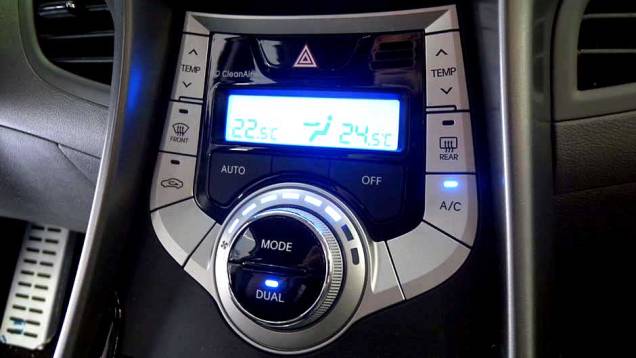 Hyundai Elantra | <a href="https://quatrorodas.abril.com.br/noticias/veloster-elantra-ja-estao-venda-concessionarias-hyundai-303518_p.shtml" rel="migration">Leia mais</a> Hyundai Elantra | <a href="https://quatrorodas.abril.com.br/noticias/veloster-elantra-ja-estao-venda-concessionarias-hyundai-303518_p.shtml" rel="migration">Leia mais</a>