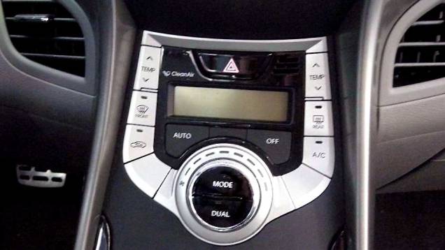 Hyundai Elantra | <a href="https://quatrorodas.abril.com.br/noticias/veloster-elantra-ja-estao-venda-concessionarias-hyundai-303518_p.shtml" rel="migration">Leia mais</a> Hyundai Elantra | <a href="https://quatrorodas.abril.com.br/noticias/veloster-elantra-ja-estao-venda-concessionarias-hyundai-303518_p.shtml" rel="migration">Leia mais</a>