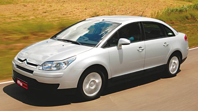 Citroën C4 Pallas: 2,5/5 | <a href="https://quatrorodas.abril.com.br/noticias/carros-mais-menos-resistentes-alagamentos-731244.shtml" rel="migration">Leia mais</a> Citroën C4 Pallas: 2,5/5 | <a href="https://quatrorodas.abril.com.br/noticias/carros-mais-menos-resistentes-alagamentos-731244.shtml" rel="migration">Leia mais</a>