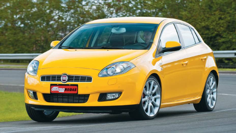 Fiat Bravo: avaliação 3,5/5 | <a href="https://quatrorodas.abril.com.br/noticias/carros-mais-menos-resistentes-alagamentos-731244.shtml" rel="migration">Leia mais</a>