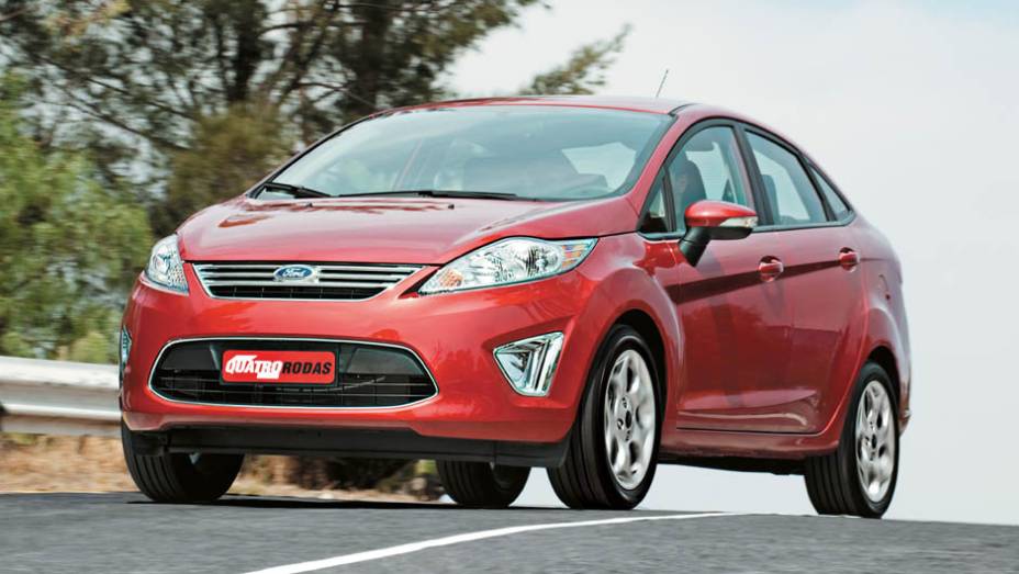 Ford New Fiesta: 3,5/5 | <a href="https://quatrorodas.abril.com.br/noticias/carros-mais-menos-resistentes-alagamentos-731244.shtml" rel="migration">Leia mais</a>