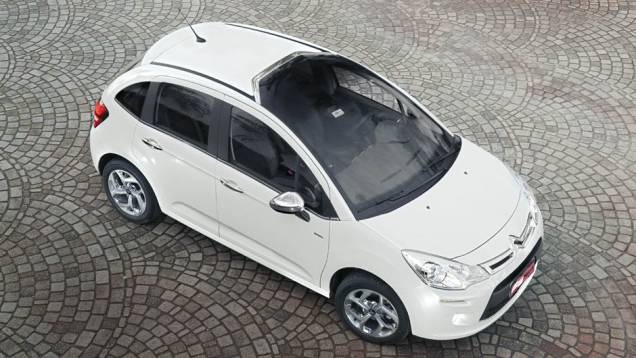 Novo Citroën C3: 3,5/5 | <a href="https://quatrorodas.abril.com.br/noticias/carros-mais-menos-resistentes-alagamentos-731244.shtml" rel="migration">Leia mais</a>