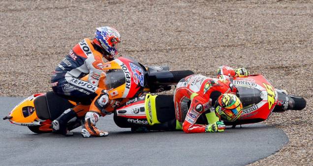 Casey Stoner e valentino Rossi sofreram acidente