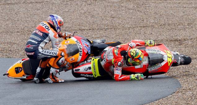 Casey Stoner e valentino Rossi sofreram acidente Casey Stoner e valentino Rossi sofreram acidente