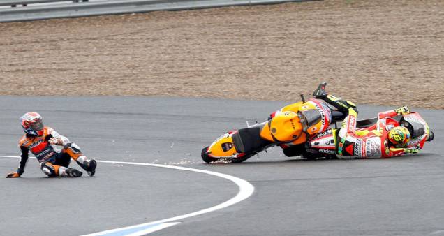 Casey Stoner e valentino Rossi sofreram acidente Casey Stoner e valentino Rossi sofreram acidente