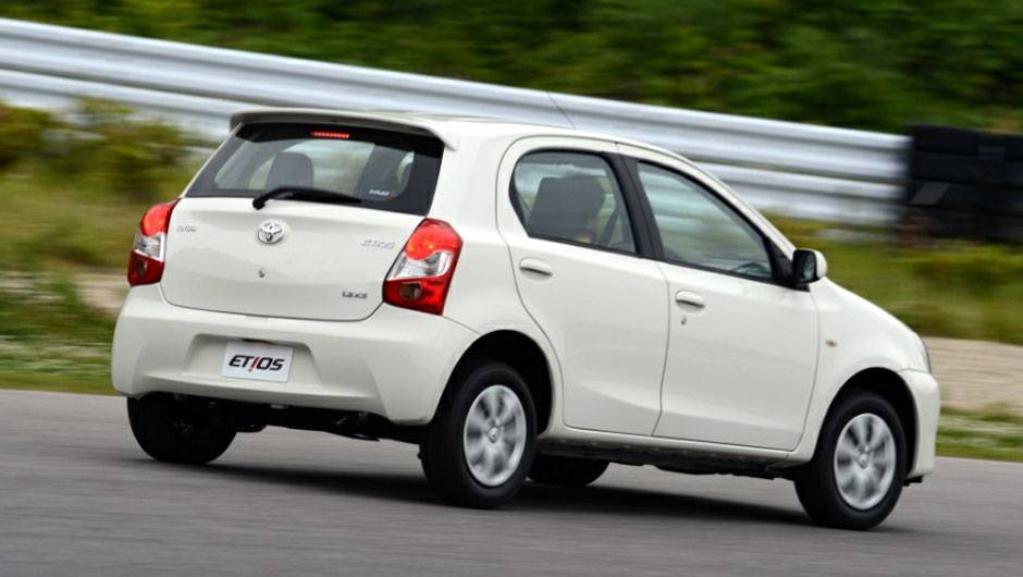 A marca garante ter feito um ve&iacute;culo para os mercados emergentes sem perder a qualidade caracter&iacute;stica dos modelos Toyota | <a href="https://quatrorodas.abril.com.br/salao-do-automovel/2012/carros/toyota-etios-703992.shtml" rel="migration">Leia mais</a>
