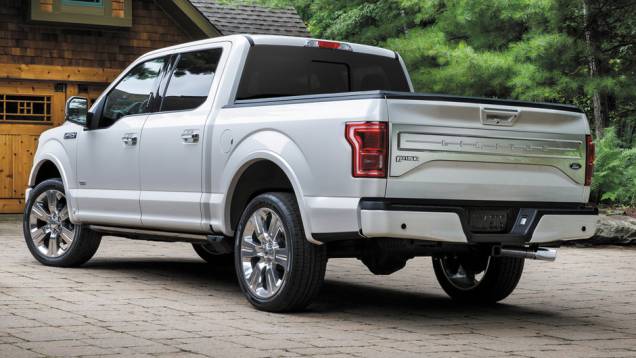 Modelo é descrito como a picape da marca mais luxuosa e moderna já feita | <a href="https://quatrorodas.abril.com.br/noticias/fabricantes/ford-apresenta-nova-f-150-2016-limited-estados-unidos-889140.shtml" target="_blank" rel="migration">Leia mais</a>