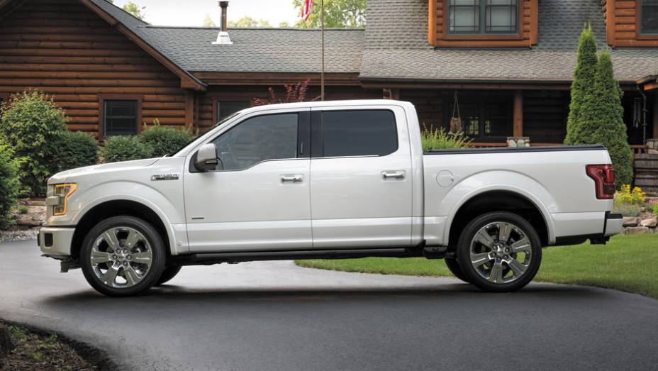 Picape vem equipada com motor 3.5 V6 de 365 cv de potência com transmissão automática de seis marchas | <a href="https://quatrorodas.abril.com.br/noticias/fabricantes/ford-apresenta-nova-f-150-2016-limited-estados-unidos-889140.shtml" target="_blank" rel="migration">Leia mai</a>