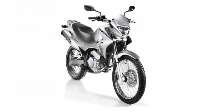 Se o valor é salgado, pelo menos a Falcon não encontra concorrentes em sua categoria | <a href="https://quatrorodas.abril.com.br/moto/noticias/falcon-400-esta-volta-691979.shtml" target="_blank" rel="migration">Leia mais</a> Se o valor é salgado, pelo menos a Falcon não encontra concorrentes em sua categoria | <a href="https://quatrorodas.abril.com.br/moto/noticias/falcon-400-esta-volta-691979.shtml" target="_blank" rel="migration">Leia mais</a>