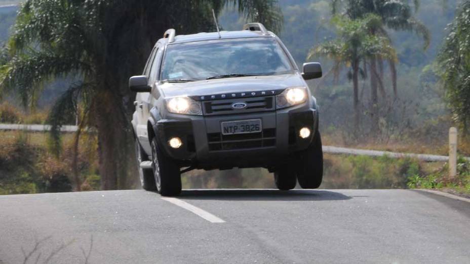 Em algumas partes, as rodas do carro deixam o chão. <a href="https://quatrorodas.abril.com.br/reportagens/casa-ford-638095.shtml" rel="migration">Leia mais</a>