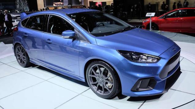 Focus RS 2016 vem equipado com motor do Mustang de 320 cv | <a href="https://quatrorodas.abril.com.br/noticias/saloes/genebra-2015/ford-apresenta-focus-rs-320-cv-genebra-843200.shtml" rel="migration">Leia mais</a>