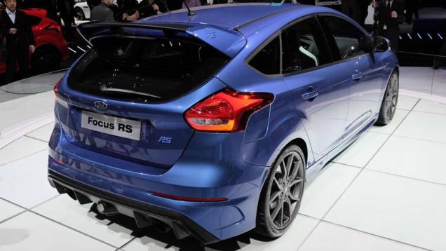 Modelo chega ao mercado no ano que vem | <a href="https://quatrorodas.abril.com.br/noticias/saloes/genebra-2015/ford-apresenta-focus-rs-320-cv-genebra-843200.shtml" rel="migration">Leia mais</a>