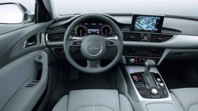 Transmissão que equipa o modelo é tiptronic de oito velocidades Transmissão que equipa o modelo é tiptronic de oito velocidades