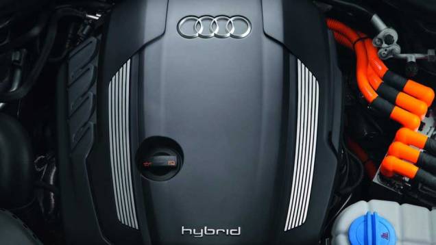 Usando apenas o motor elétrico, modelo atinge velocidade de 100 km/h Usando apenas o motor elétrico, modelo atinge velocidade de 100 km/h