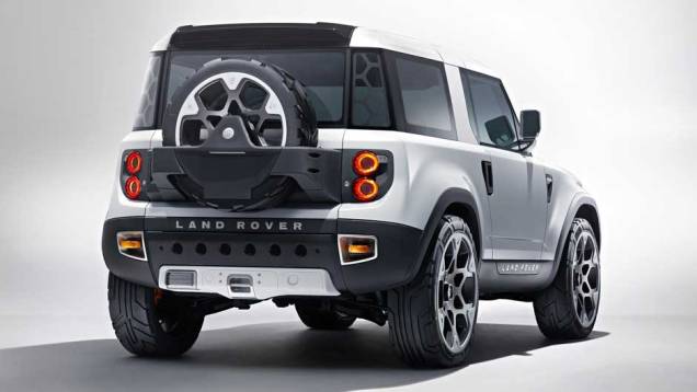 Modelo é equipado com motor 2.0 l a gasolina ou a diesel Modelo é equipado com motor 2.0 l a gasolina ou a diesel