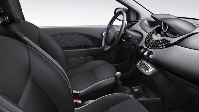 Carrinho possui para-choque avantajado Carrinho possui para-choque avantajado