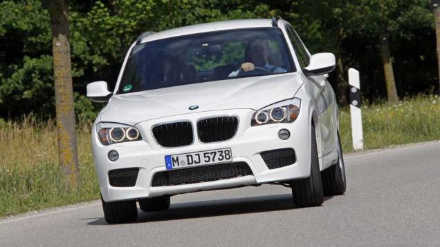 Versão do X1 é equipada com motor 2.0 l de quatro cilindros Versão do X1 é equipada com motor 2.0 l de quatro cilindros