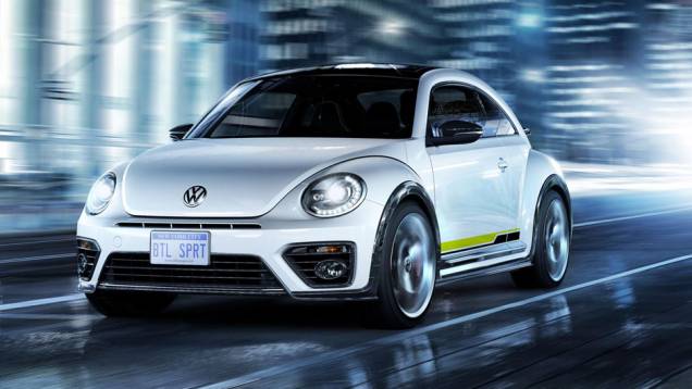 Mais esportivo de todos, o R-Line branco tem detalhes em amarelo e preto brilhante por dentro e por fora | <a href="https://quatrorodas.abril.com.br/noticias/saloes/new-york-2015/volkswagen-mostra-quatro-conceitos-beetle-nova-york-852330.shtml" target="_blank" rel="migration"></a>