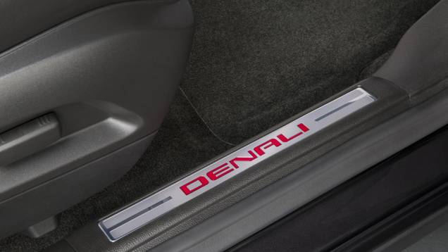 Modelo possui duas opções de motores, uma quatro cilindros e outra V6 | <a href="https://quatrorodas.abril.com.br/noticias/saloes/new-york-2015/gmc-revela-terrain-2016-reestilizada-852111.shtml" target="_blank" rel="migration">Leia mais</a> Modelo possui duas opções de motores, uma quatro cilindros e outra V6 | <a href="https://quatrorodas.abril.com.br/noticias/saloes/new-york-2015/gmc-revela-terrain-2016-reestilizada-852111.shtml" target="_blank" rel="migration">Leia mais</a>