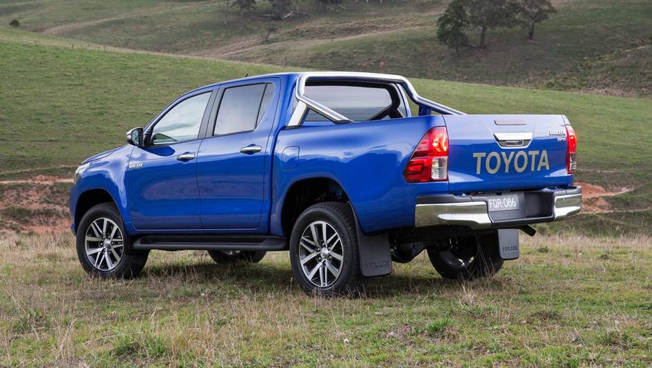 Picape est&aacute; 70 mm mais comprida e 20 mm mais larga do que sua antecessora | <a href="https://quatrorodas.abril.com.br/noticias/fabricantes/toyota-revela-nova-hilux-2016-867763.shtml" rel="migration">Leia mais</a>