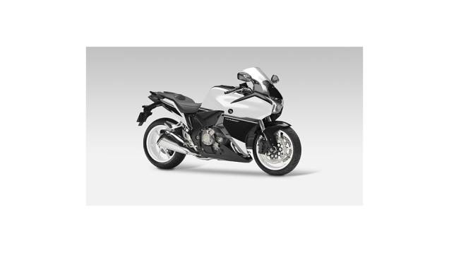 Honda VFR1200F | <a href="https://quatrorodas.abril.com.br/moto/noticias/confira-novidades-salao-milao-2014-812658.shtml" rel="migration">Leia mais</a> Honda VFR1200F | <a href="https://quatrorodas.abril.com.br/moto/noticias/confira-novidades-salao-milao-2014-812658.shtml" rel="migration">Leia mais</a>