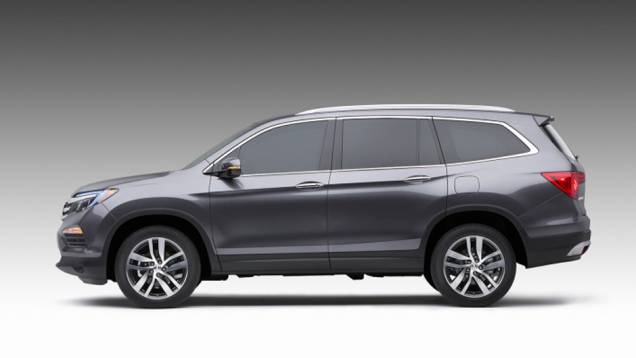 O SUV foi renovado em sintonia com a identidade visual da Honda | <a href="https://quatrorodas.abril.com.br/noticias/fabricantes/honda-divulga-imagens-pilot-2016-835540.shtml" rel="migration">Leia mais</a> O SUV foi renovado em sintonia com a identidade visual da Honda | <a href="https://quatrorodas.abril.com.br/noticias/fabricantes/honda-divulga-imagens-pilot-2016-835540.shtml" rel="migration">Leia mais</a>