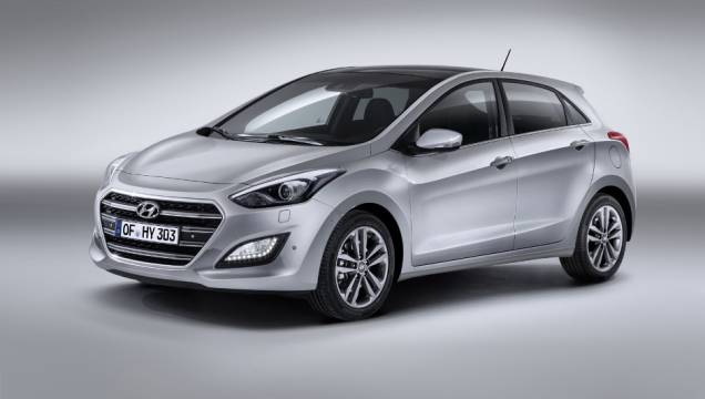 Hatch traz grade frontal mais ampla e com frisos | <a href="https://quatrorodas.abril.com.br/noticias/fabricantes/hyundai-revela-facelift-i30-820005.shtml" rel="migration">Leia mais</a> Hatch traz grade frontal mais ampla e com frisos | <a href="https://quatrorodas.abril.com.br/noticias/fabricantes/hyundai-revela-facelift-i30-820005.shtml" rel="migration">Leia mais</a>