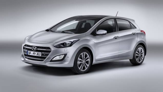 Hatch traz grade frontal mais ampla e com frisos | <a href="https://quatrorodas.abril.com.br/noticias/fabricantes/hyundai-revela-facelift-i30-820005.shtml" rel="migration">Leia mais</a>