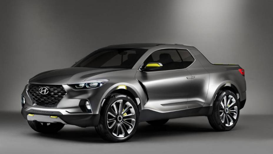 Picape crossover chega com grade frontal mais robusto e faróis com luzes de LED | <a href="https://quatrorodas.abril.com.br/noticias/saloes/detroit-2015/hyundai-revela-conceito-santa-cruz-detroit-825121.shtmll" rel="migration">Leia mais</a>