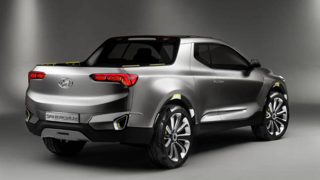 Modelo oferece extensão da capacidade de carga, o que o assemelha as picapes de porte médio | <a href="https://quatrorodas.abril.com.br/noticias/saloes/detroit-2015/hyundai-revela-conceito-santa-cruz-detroit-825121.shtmll" rel="migration">Leia mais</a>