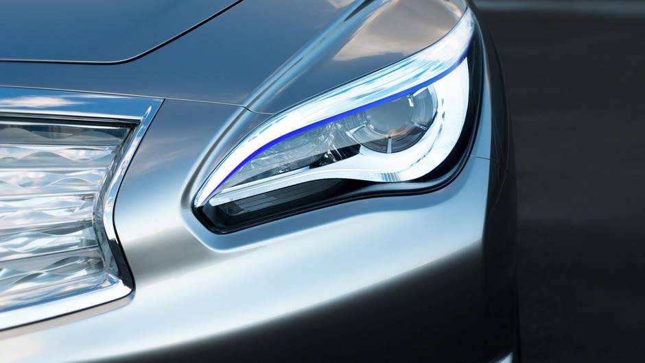 Os belos far&oacute;is possuem ilumina&ccedil;&atilde;o por LEDs | <a href="https://quatrorodas.abril.com.br/saloes/nova-york/2012/infiniti-le-681440.shtml" rel="migration">Leia mais</a>