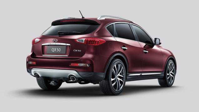 Motor é de 3.7 litros V6 de 329 cv com transmissão de sete marchas automática. Tração integral é opcional | <a href="https://quatrorodas.abril.com.br/noticias/saloes/new-york-2015/infiniti-revela-qx50-2016-entre-eixos-alongado-852420.shtml" target="_blank" rel="migration">Lei</a> Motor é de 3.7 litros V6 de 329 cv com transmissão de sete marchas automática. Tração integral é opcional | <a href="https://quatrorodas.abril.com.br/noticias/saloes/new-york-2015/infiniti-revela-qx50-2016-entre-eixos-alongado-852420.shtml" target="_blank" rel="migration">Lei</a>