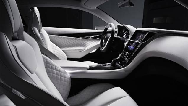 Interior é marcado pelo luxo e sofisticação, como bancos com acolchoamento lateral | <a href="https://quatrorodas.abril.com.br/noticias/saloes/detroit-2015/infiniti-revela-q60-concept-detroit-824520.shtml" rel="migration">Leia mais</a> Interior é marcado pelo luxo e sofisticação, como bancos com acolchoamento lateral | <a href="https://quatrorodas.abril.com.br/noticias/saloes/detroit-2015/infiniti-revela-q60-concept-detroit-824520.shtml" rel="migration">Leia mais</a>