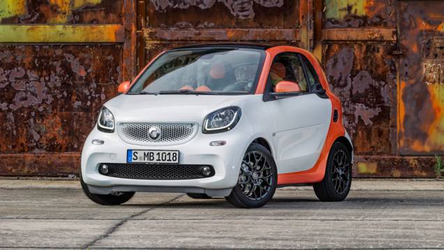 Subcompactos: Smart Fortwo 1.0 12V Gasolina - 13,7 km/l gasolina | <a href="https://quatrorodas.abril.com.br/noticias/mercado/inmetro-divulga-ranking-2015-programa-etiquetagem-veicular-827512.shtml" rel="migration">Leia mais</a>