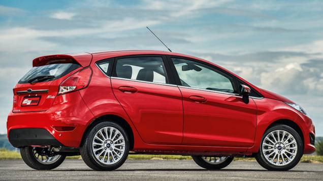 Compactos: Ford New Fiesta 1.6 16V Flex - 8,7 km/l etanol - 12,7 km/l gasolina | <a href="https://quatrorodas.abril.com.br/noticias/mercado/inmetro-divulga-ranking-2015-programa-etiquetagem-veicular-827512.shtml" rel="migration">Leia mais</a>