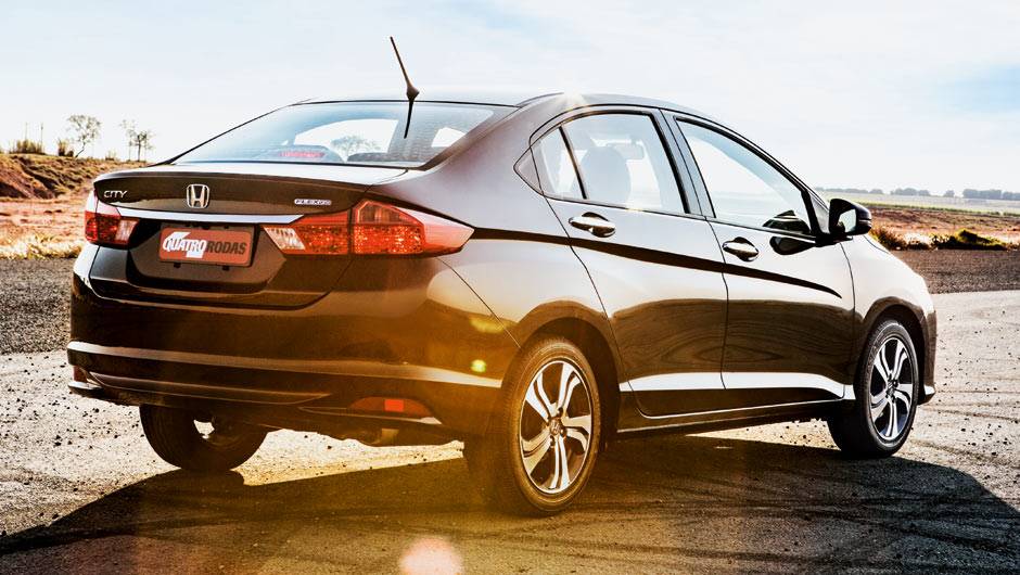 M&eacute;dios: Honda City 1.5 16V Flex - 9,3 km/l etanol - 13,3 km/l gasolina | <a href="https://quatrorodas.abril.com.br/noticias/mercado/inmetro-divulga-ranking-2015-programa-etiquetagem-veicular-827512.shtml" rel="migration">Leia mais</a>