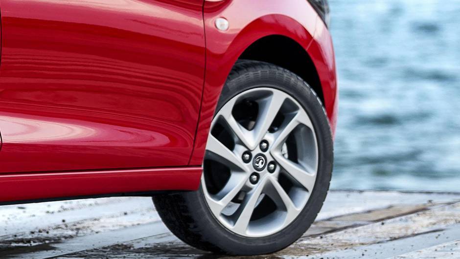 Modelo &eacute; o seu mais novo compacto de entrada no mercado europeu | <a href="https://quatrorodas.abril.com.br/noticias/saloes/genebra-2015/opel-lanca-karl-europa-819122.shtml" rel="migration">Leia mais</a>